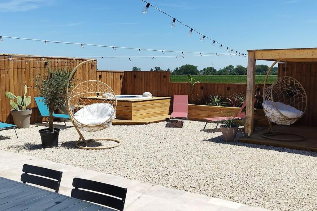 Chalet Industriel Avec Filet Et Spa Sorigny Exterior photo