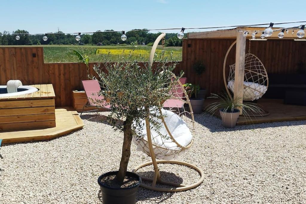 Chalet Industriel Avec Filet Et Spa Sorigny Exterior photo